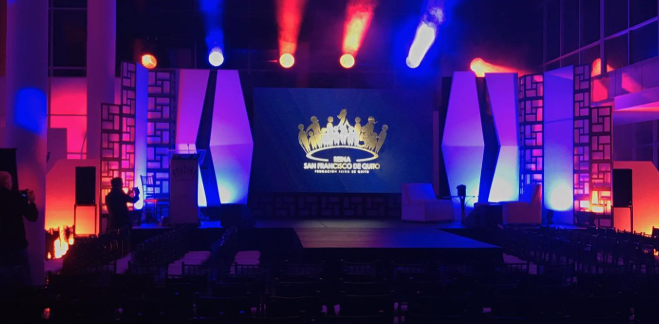 Escenario iluminado para San Francisco de Quito